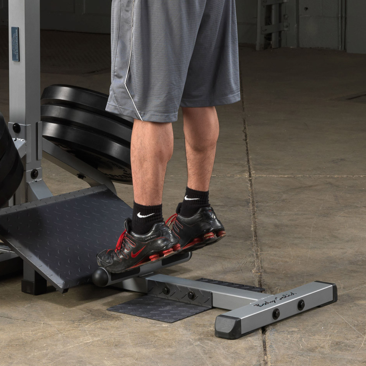 Body-Solid Leverage Squat Machine