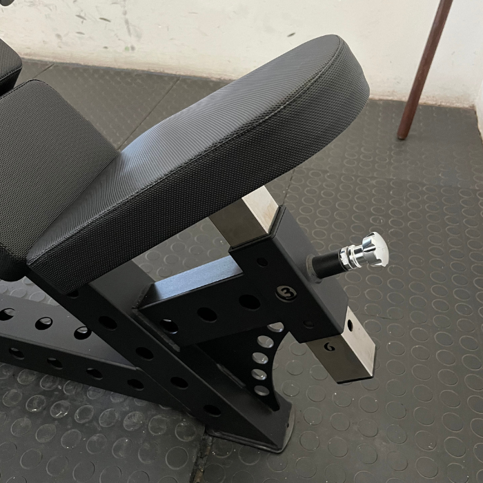 PRO Series Commercial Pec Fly Machine | Plate-Loaded Pectoral Fly